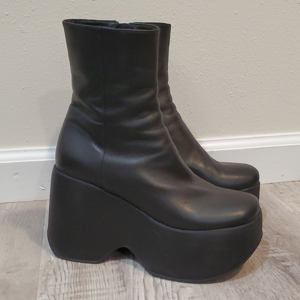 Vic Matie Black High Platform Boots